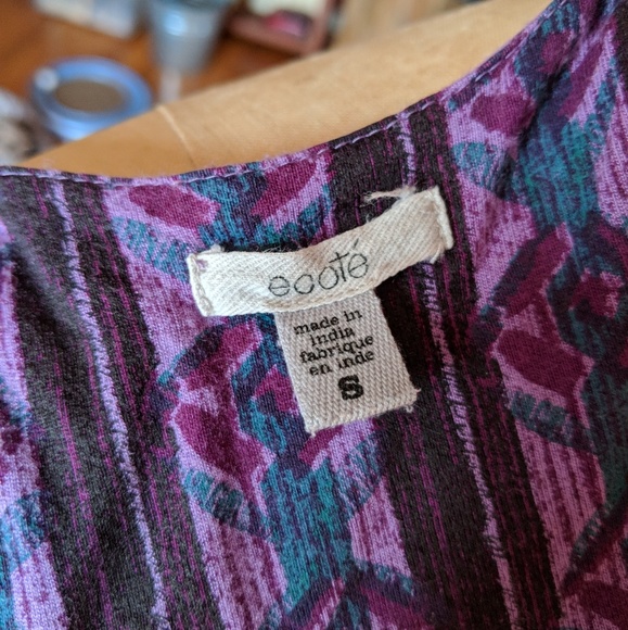 Ecoté Front-Pleated Patterned Blouse - Picture 7 of 8